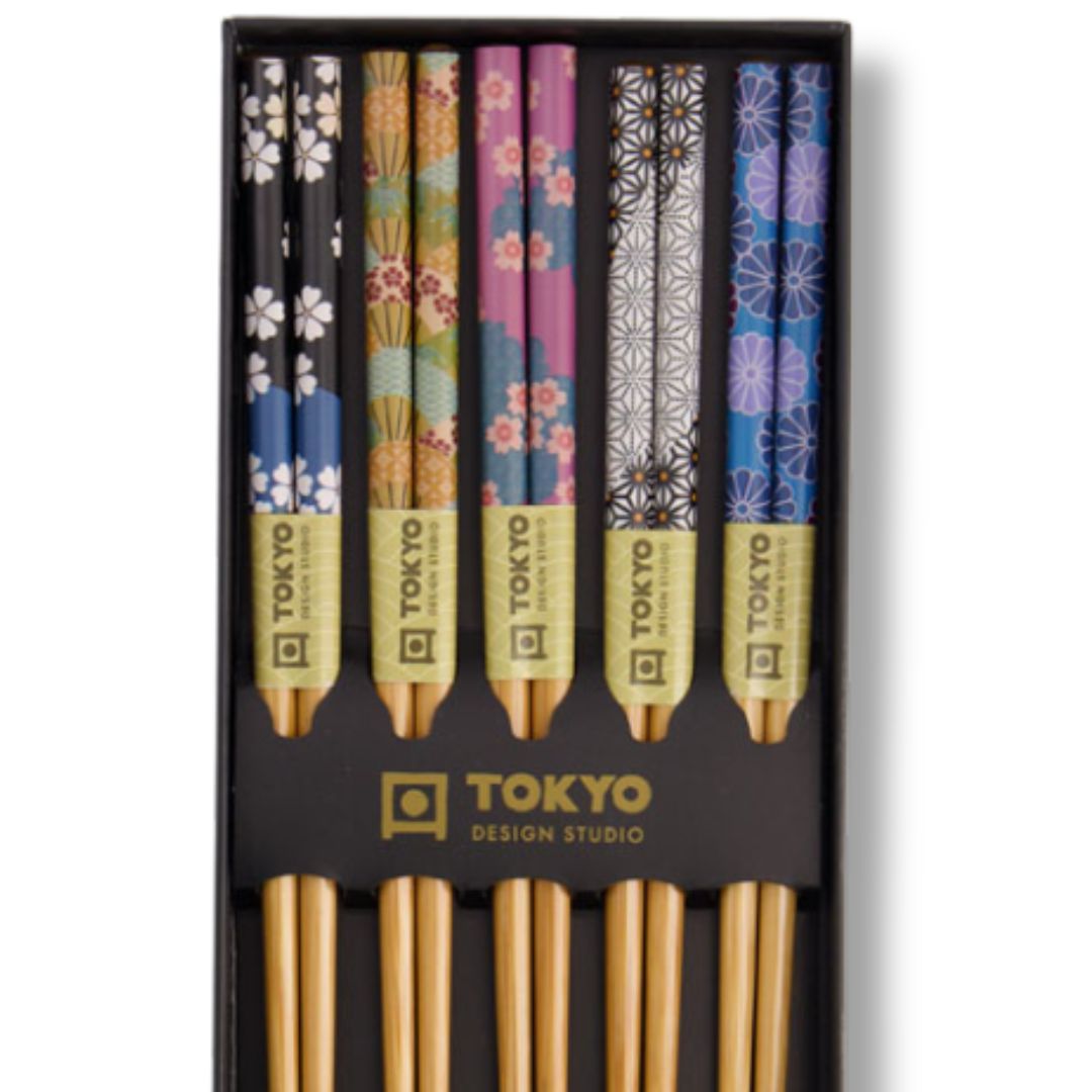Premium houten eetstokjes voor Japans eten in een handige opbergdoos.