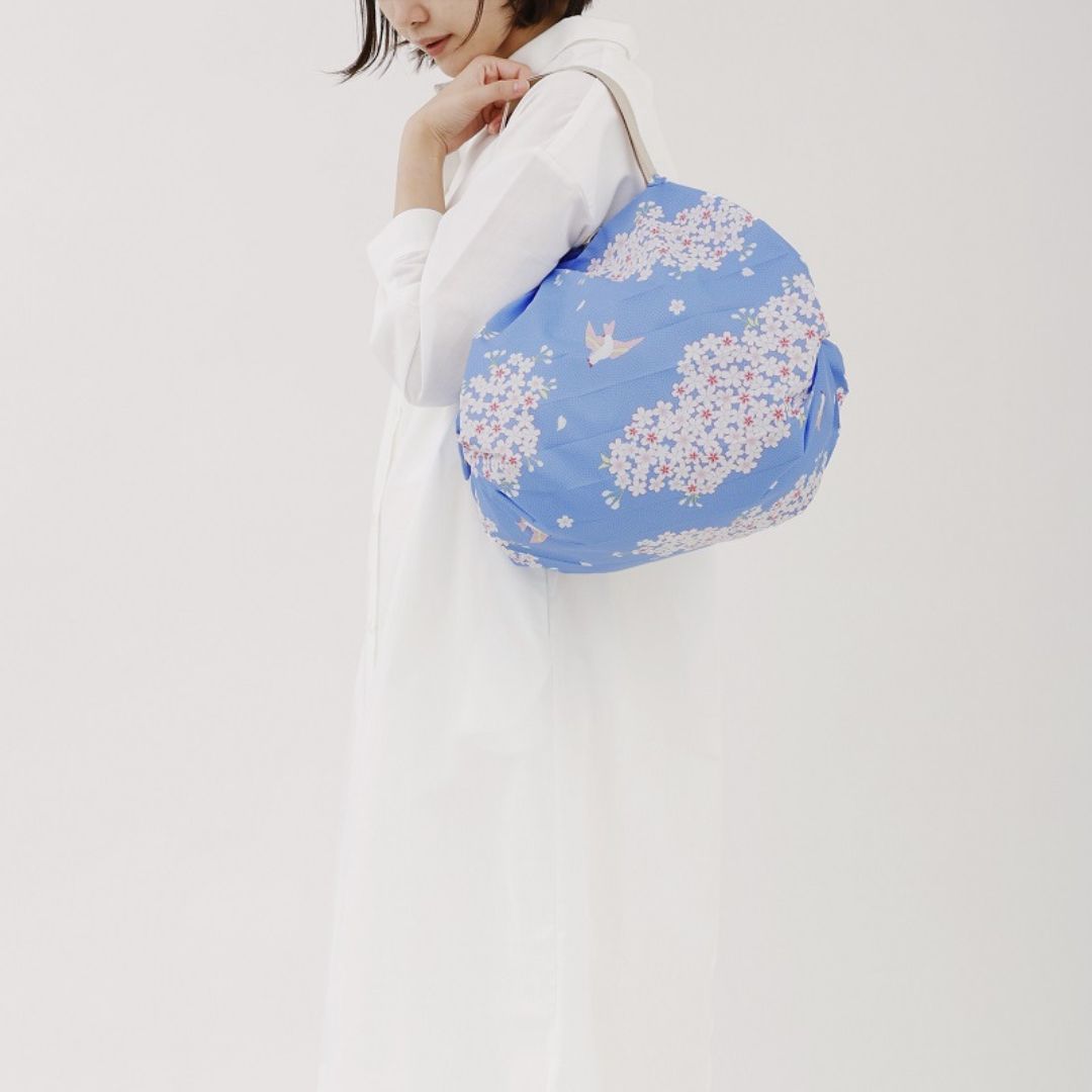 Shupatto Foldable Bag Hana ni Tori – opvouwbare tas M (15L) van polyester