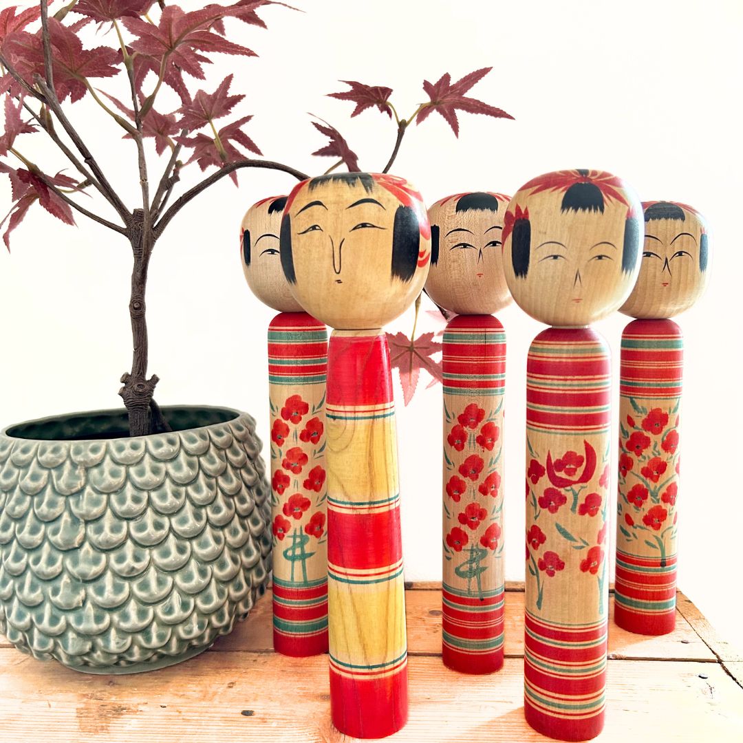 kokeshi dolls, vintage houten poppen uit Japan