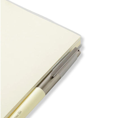 Detail van de penhouder op de MD Notebook Clear Cover A5