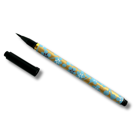 Met deze authentieke Japanse fude pen van Shogado kun jij je onderdompelen in de kunst van Japanse kalligrafie.