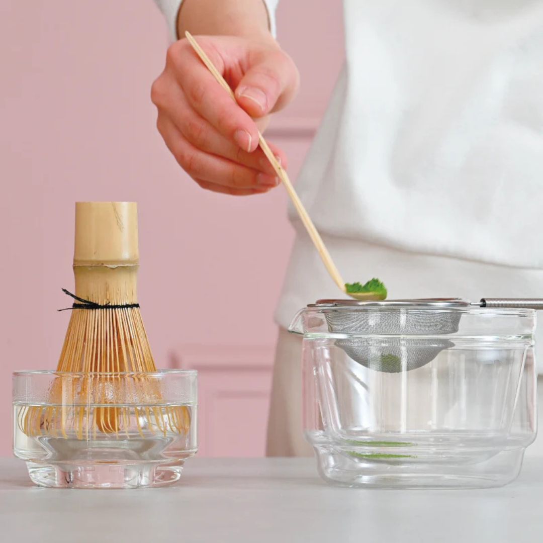 Dubbelwandige glazen kom om matcha te maken