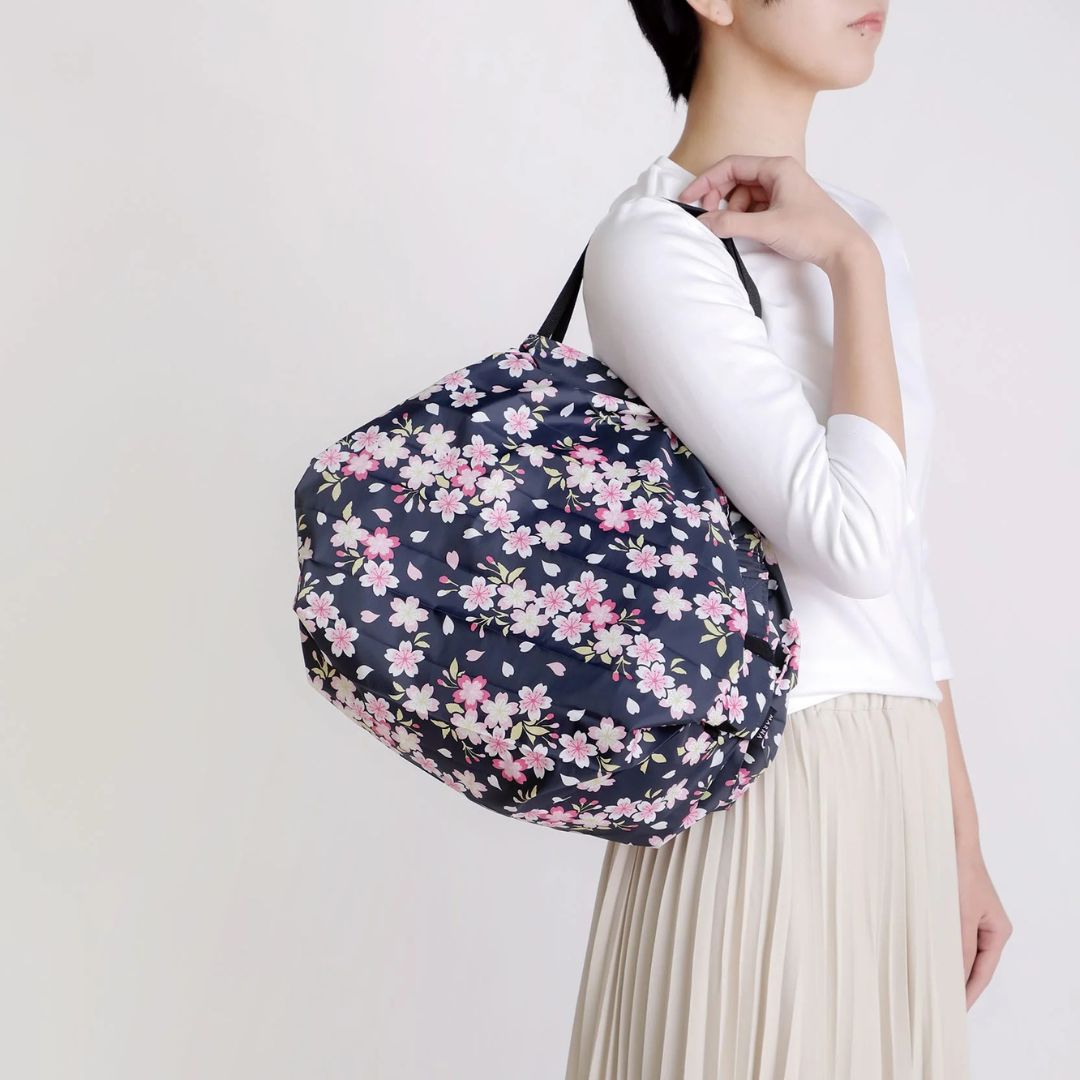 Shupatto Foldable Bag Sakura – opvouwbare tas M (15L) van polyester