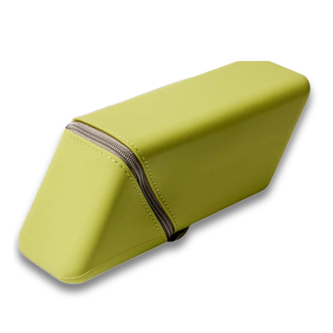 De Kakusta is een Japanse multifunctionele etui en pennenhouder.