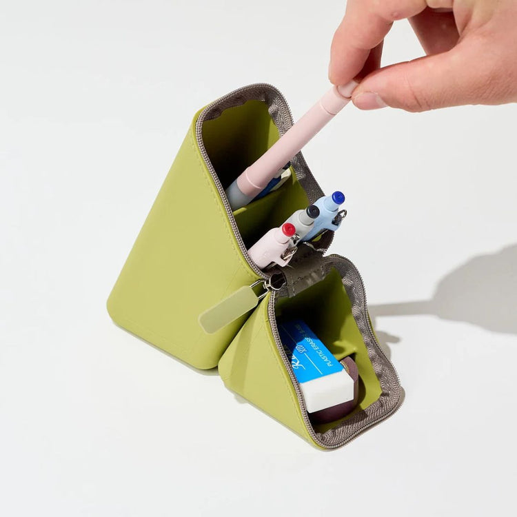 De Kakusta is een Japanse multifunctionele etui en pennenhouder.