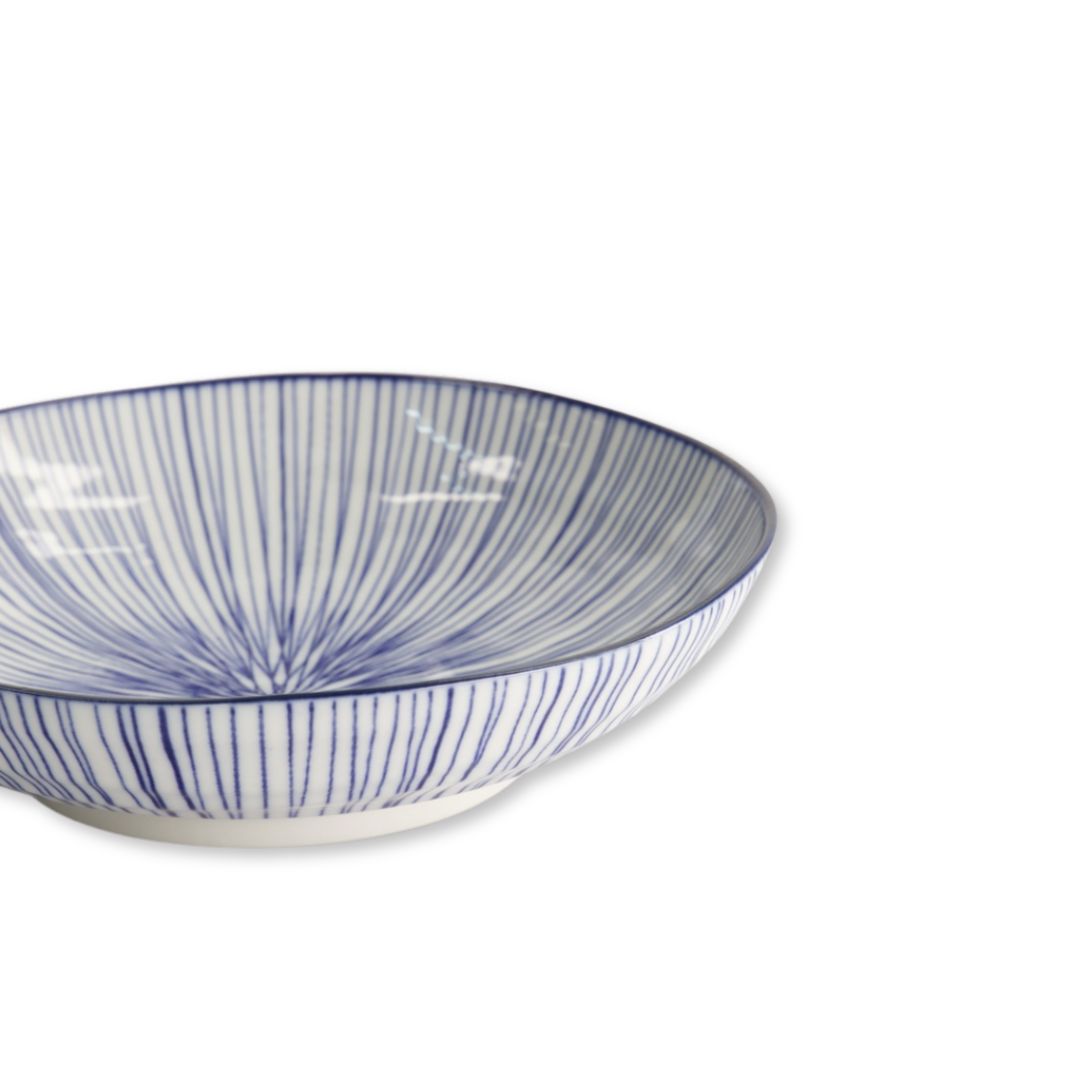 Nippon Blue pastabord van Japans aardenwerk met indigo-blauw patroon – Roppongi.nl
