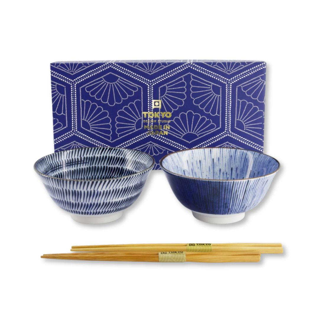 Tayo Bowl cadeau-set met twee blauwe Japanse kommen van 500 ml en twee paar chopsticks, modern Japans design.