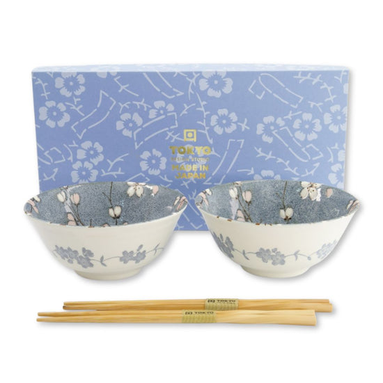 Fujisakura cadeau-set met twee Japanse kommen van 500 ml en twee paar chopsticks, kersenbloesemdesign.