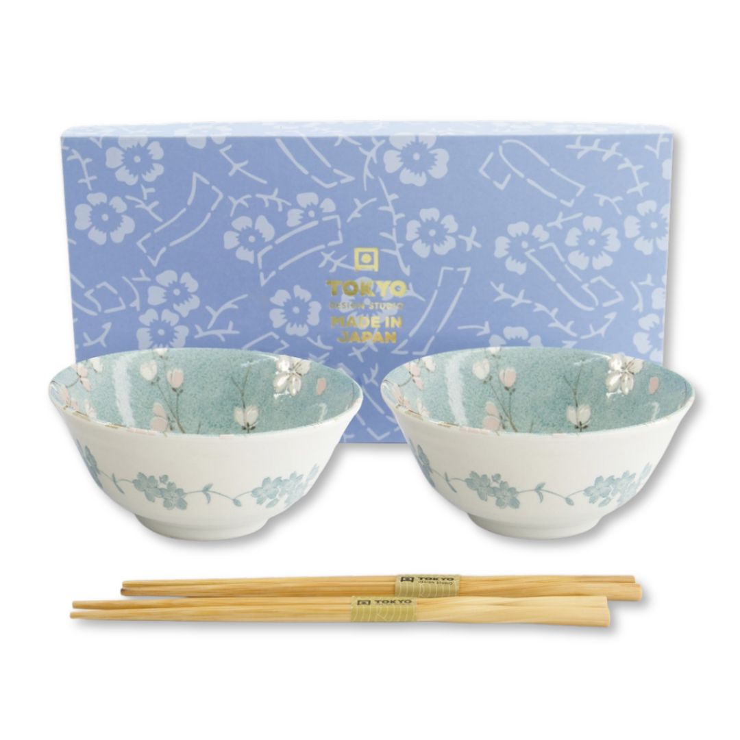 Fujisakura cadeau-set met twee Japanse kommen van 500 ml en twee paar chopsticks, kersenbloesemdesign.