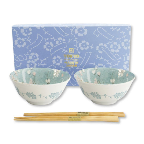 Fujisakura cadeau-set met twee Japanse kommen van 500 ml en twee paar chopsticks, kersenbloesemdesign.