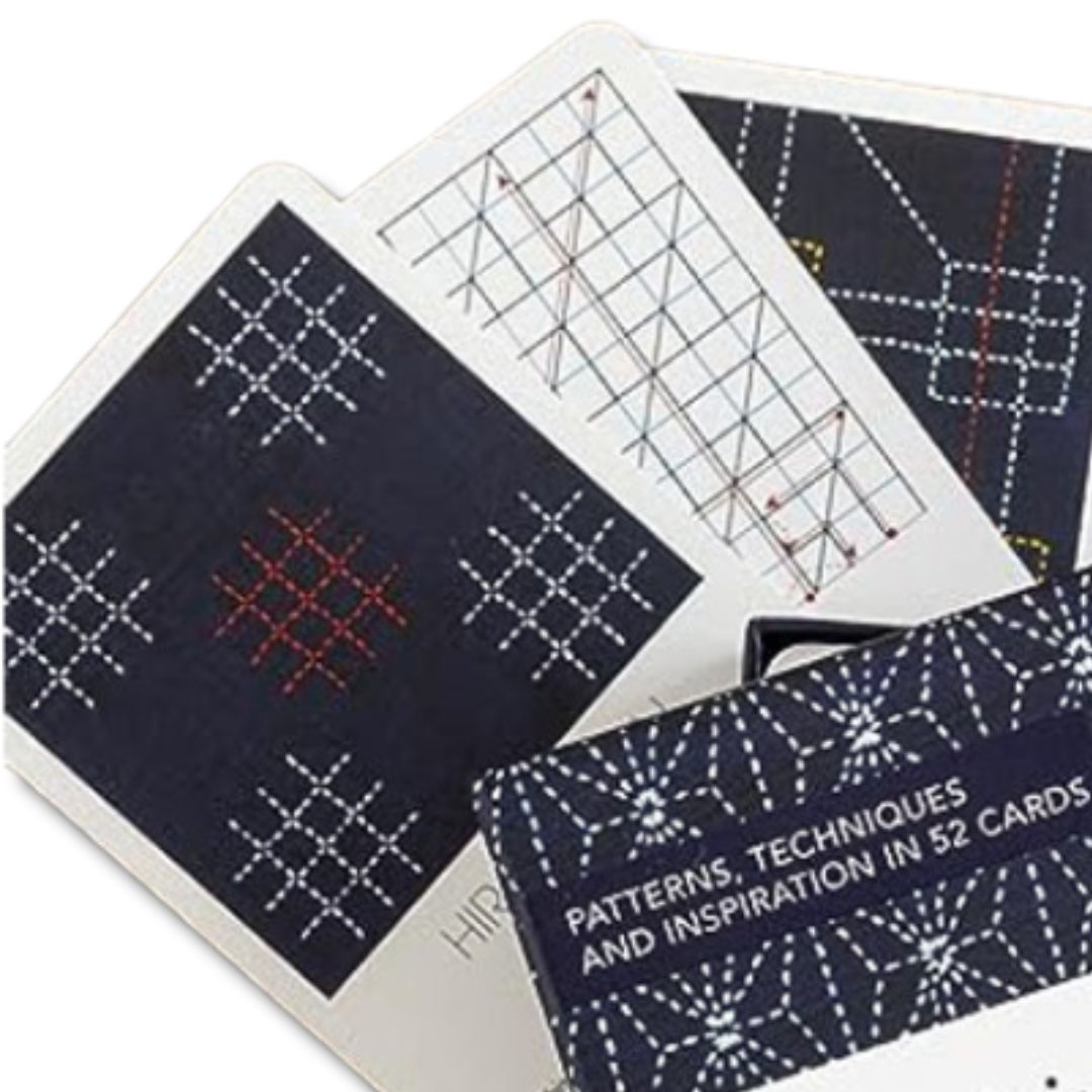 Sashiko kaartenset van Susan Briscoe met 52 kleurrijke kaarten vol traditionele Japanse borduurpatronen, ideaal voor creatieve handwerkprojecten.